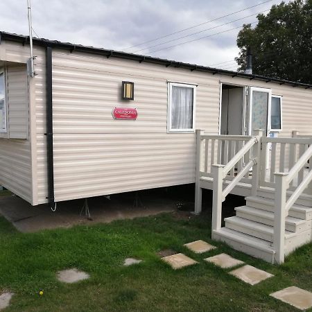 Отель 617 Seawick Jaywick Sands Экстерьер фото