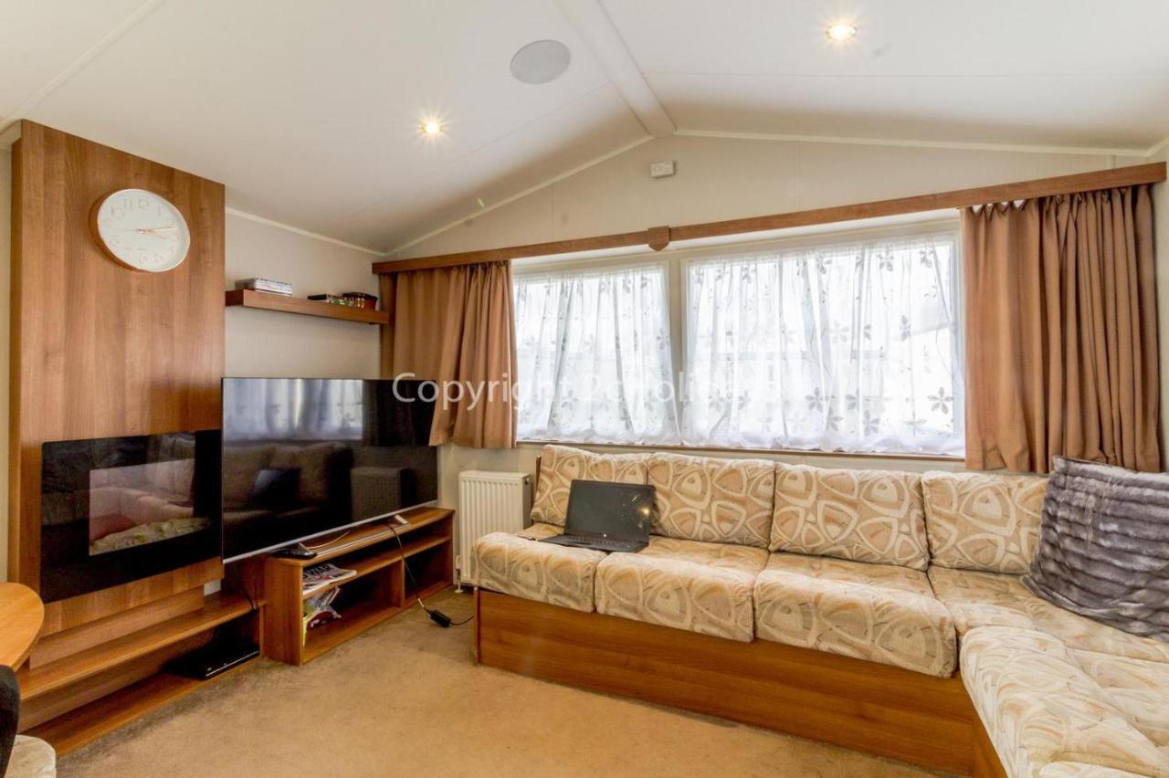 Отель 617 Seawick Jaywick Sands Экстерьер фото